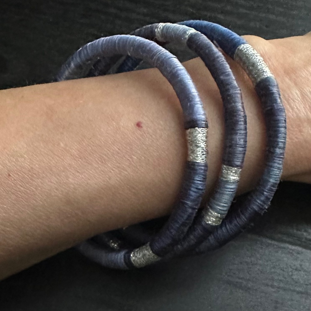 Handmade Flexible Bangle Bracelets from Rwanda - set of 3 blue/silver - Picture 7 of 15